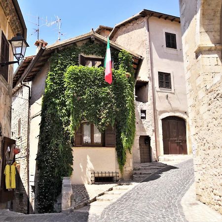 "Il Nido" Apartment Sermoneta Luaran gambar