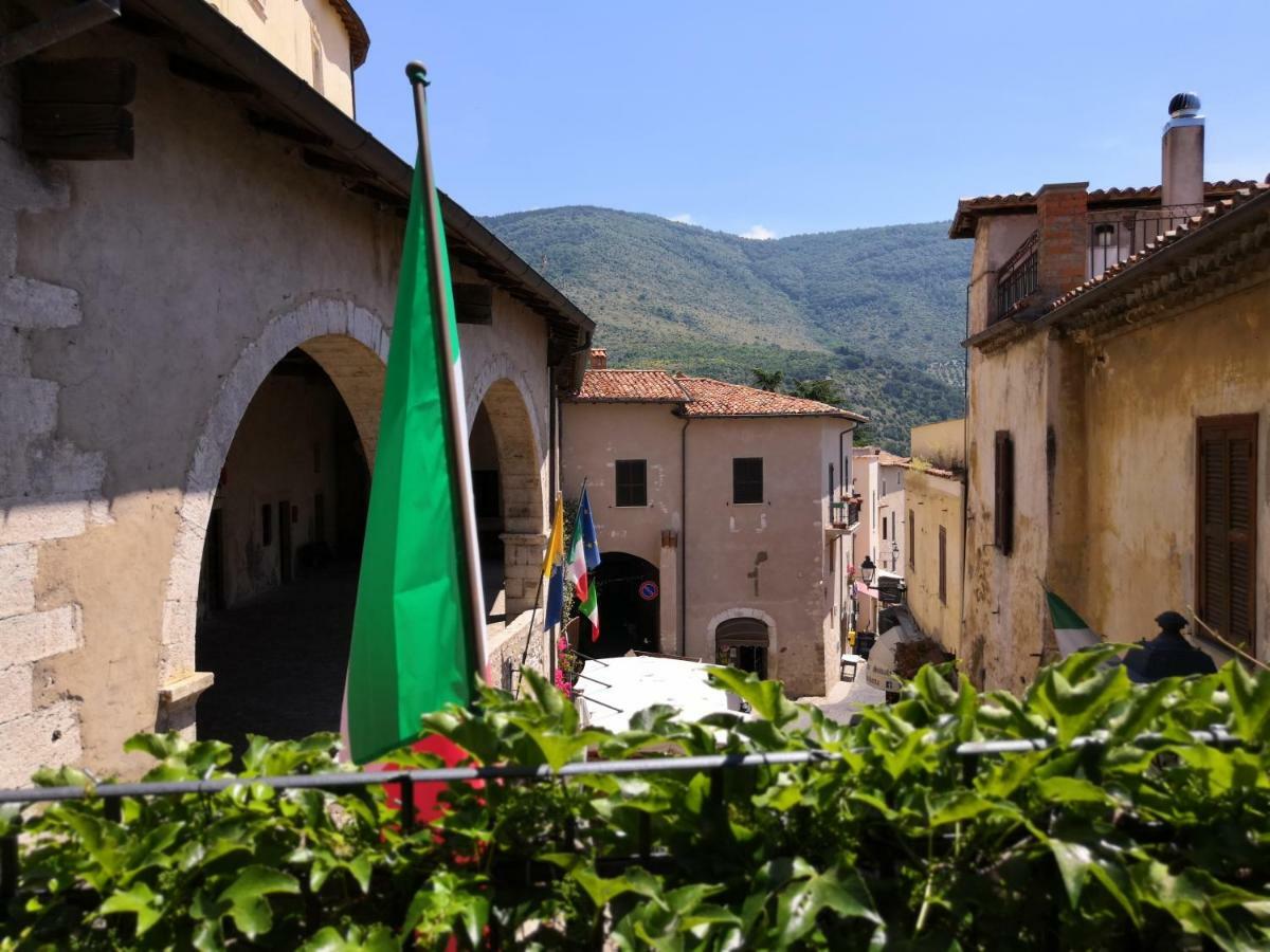 "Il Nido" Apartment Sermoneta Luaran gambar