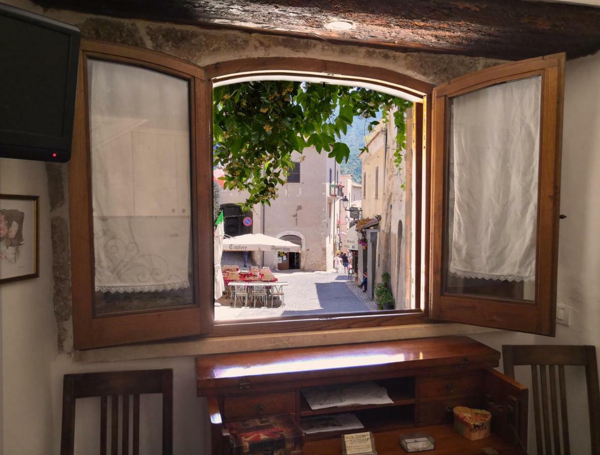 "Il Nido" Apartment Sermoneta Luaran gambar